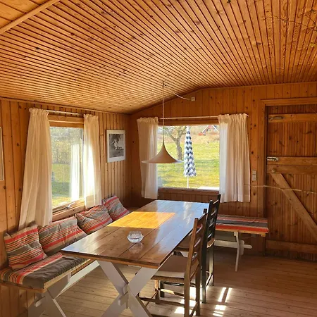 Beautifully Situated Classic Wooden Summercottage Dom wakacyjny