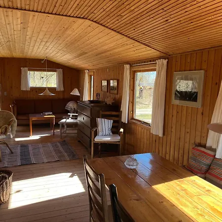 Dom wakacyjny Beautifully Situated Classic Wooden Summercottage