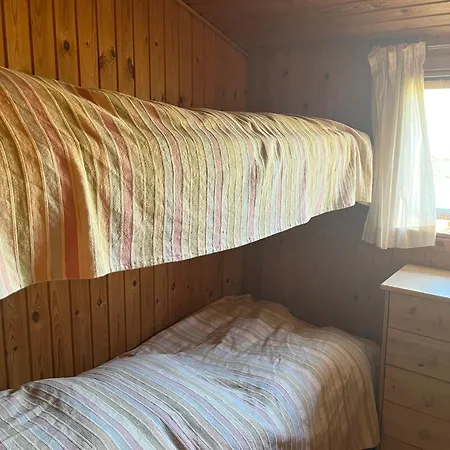 Dom wakacyjny Beautifully Situated Classic Wooden Summercottage Hadsund