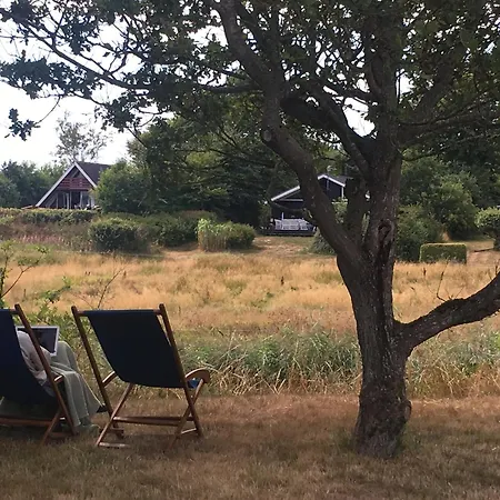 Dom wakacyjny Beautifully Situated Classic Wooden Summercottage